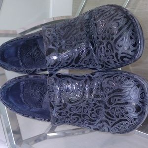 B.O.C. Women's Peggy Black Leather All Day Slip On Clog w/Etched Floral …